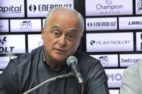 Vídeo: presidente da SAF do Figueirense anuncia renuncia