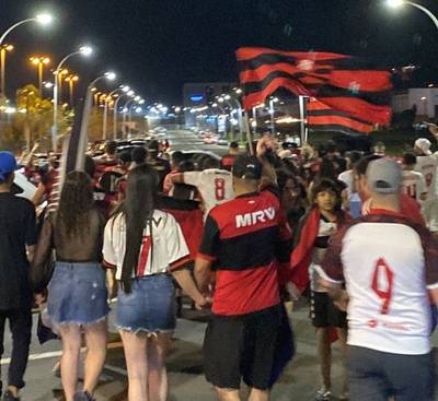 Flamenguistas comemoram tricampeonato da Libertadores na Rua da Gente; confira a galeria