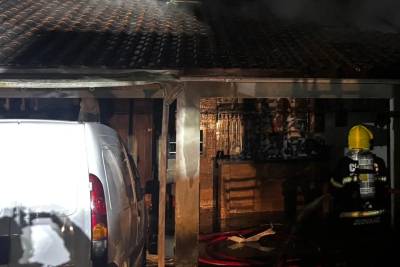 Estabelecimento comercial pega fogo em Lauro Müller