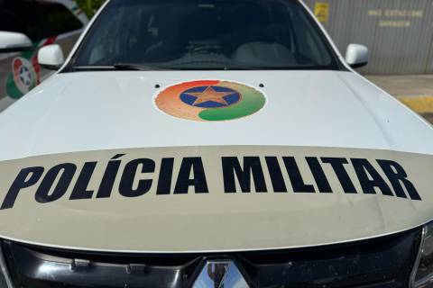 Mulher é presa por abandono de incapaz após não buscar filhos em ponto de ônibus