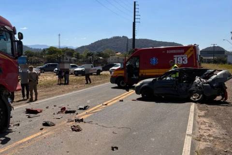 Motorista morre após colisão com carreta na SC-108