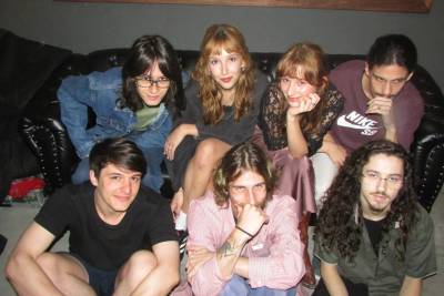 Bons Garotos: amizade dá ritmo a banda de rock inspirada nos anos 70 e 90