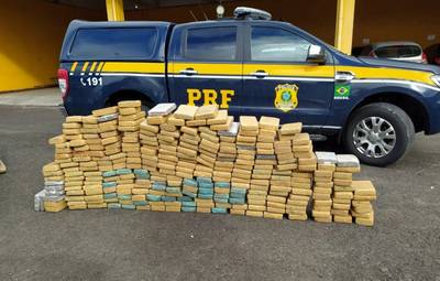 PRF apreende mais de 300 quilos de maconha em carro na BR-282 em Lages