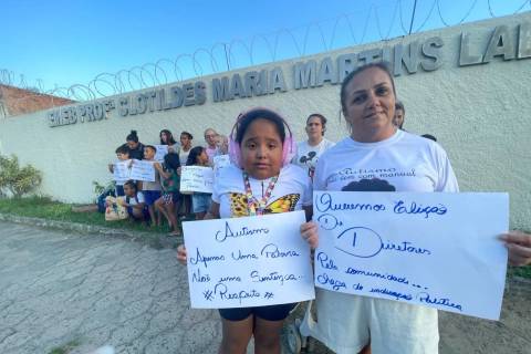 Mães dizem que 28 crianças autistas estão sem auxiliar em escola de Criciúma