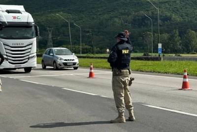 Do Natal ao Carnaval: operação da PRF intensifica fiscalizações nas rodovias federais em SC