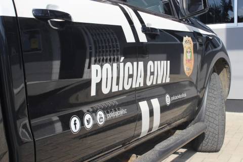 Vídeo: Polícia Civil faz operação de busca e apreensão na casa de Cesar Rincon no Sul de SC