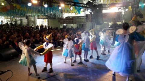 Público prestigia apresentações culturais