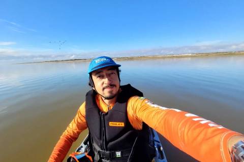 Do Chuí ao Oiapoque: de passagem pelo Sul de SC, mineiro percorre o litoral do Brasil de caiaque