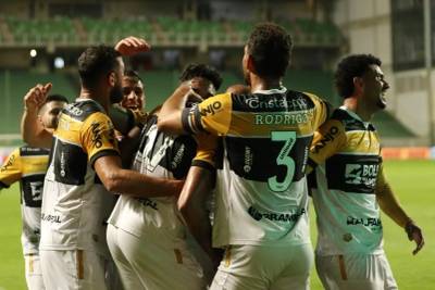 Ao vivo: Criciúma vence e assume a quinta posição; assista a repercussão da vitória