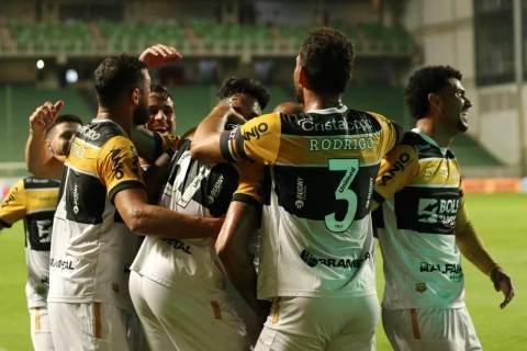 Ao vivo: Criciúma vence e assume a quinta posição; assista a repercussão da vitória