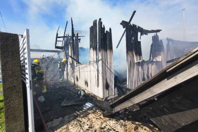 Cachorra morre e casa é destruída após incêndio provocado por mulher em surto