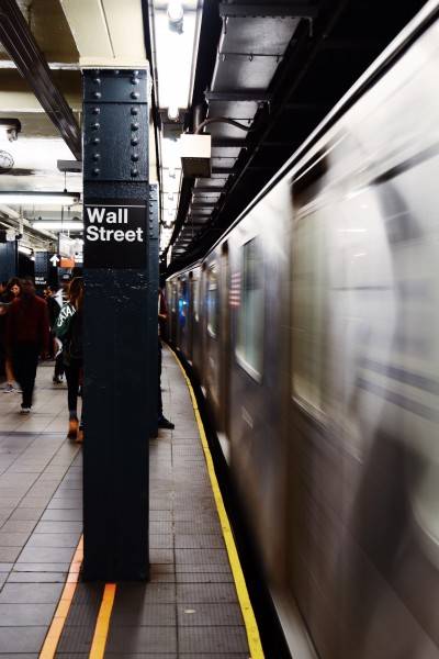 Índice Dow Jones tem forte queda e sai do patamar de 27 mil pontos