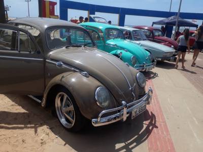 Encontro de carros antigos é sucesso em Balneário Arroio do Silva