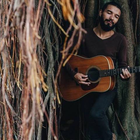 VÍDEO: Cantor Paulo Oliveira aposta na MPB e Especial Tiago Iorc