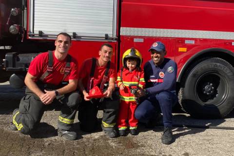Morador de Criciúma realiza sonho do filho de 4 anos com surpresa do Corpo de Bombeiros em festa na escola