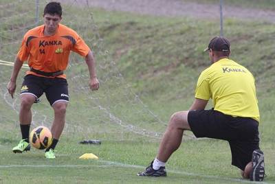 Recuperado de lesão, Bruno Lopes deve reforçar ataque tricolor diante do Londrina