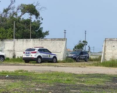 Mulher é hospitalizada em estado grave após ser agredida com tijolada em Laguna