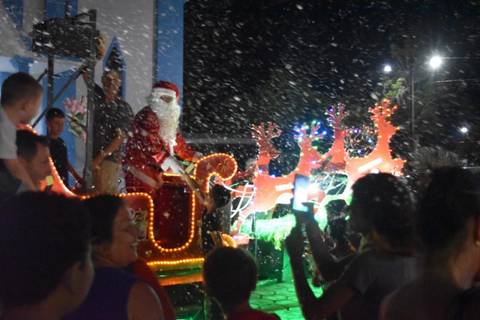 Siderópolis abre ‘Natal da Esperança’ com desfile e chegada do Papai Noel
