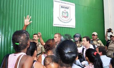 Detentos fazem rebelião no Presídio Santa Augusta 