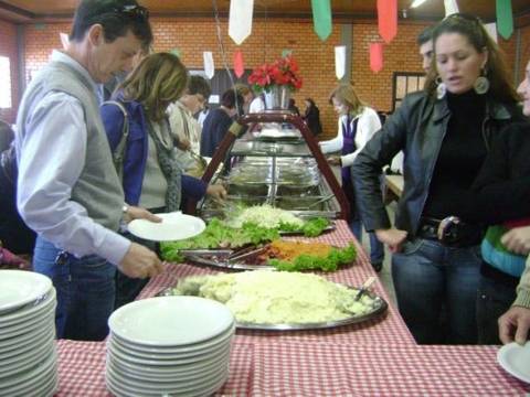 Almoço típico leva mais de cinco mil pessoas a NV
