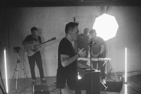 Cantor lança músicas inspiradas no atual momento vivido pelo mundo com pandemia
