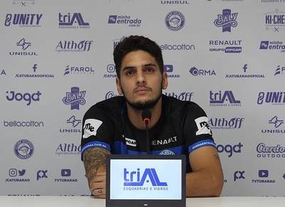 Zagueiro Carlos Alexandre é apresentado no Atlético Tubarão 