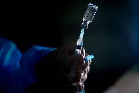 Dose de reforço em adultos acima de 18 anos começa a ser aplicada neste sábado em Criciúma 