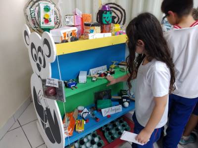 Brinquedos ecológicos estimulam empreendedorismo nas escolas de Criciúma