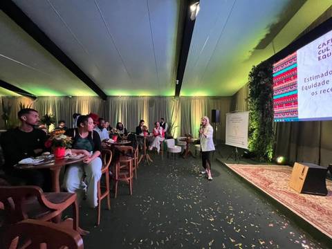 Programa de Equidade Racial: acadêmicos apresentam experiências em encontro com a reitora