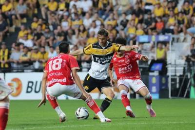 ‘Agora vamos nos tornar alvo na competição’, destaca Fellipe Mateus sobre fase do Tigre