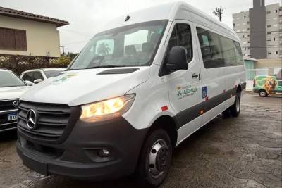 Lauro Müller adquire van adaptada para transportar pacientes com dificuldade de locomoção