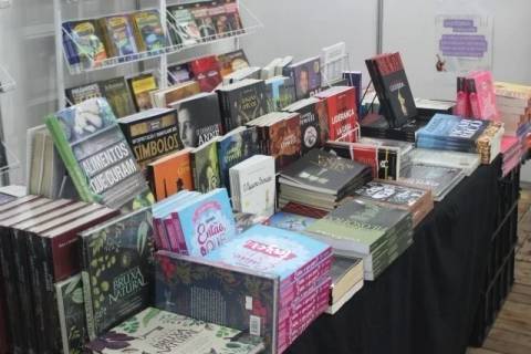 FCC homenageia escritores criciumenses; Feira do Livro já está programada