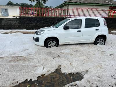 Santa Catarina: imagens mostram granizo acumulado após temporal em cidades da região serrana