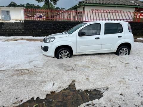 Santa Catarina: imagens mostram granizo acumulado após temporal em cidades da região serrana