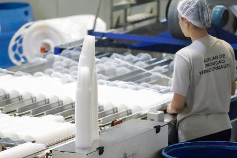 Setor plástico se reinventa para contribuir com a economia sustentável e preservar empregos