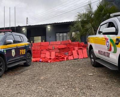 Ação conjunta da PMRv e PRF apreende cerca de 600 quilos de maconha em Santa Catarina