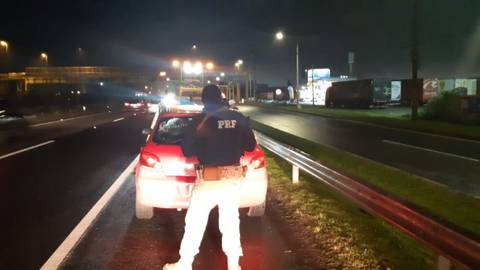 Homem procurado por furto em Araranguá é preso na BR-101 em Itajaí