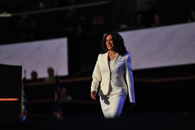 Kamala Harris aceita nomeação para concorrer a vice dos Democratas