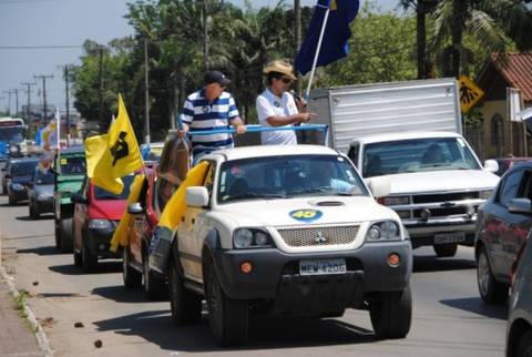 Salvaro e Márcio encerram campanha com passeio pela cidade