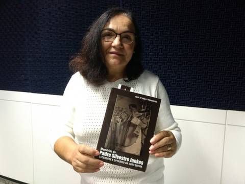 Um livro com as memórias de Padre Silvestre