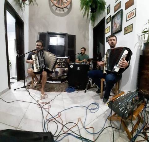 Banda Fogo fará mais uma live solidária neste sábado