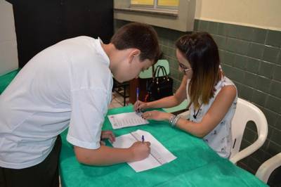 Cinco escolas participam no primeiro dia de votação do projeto Câmara Mirim