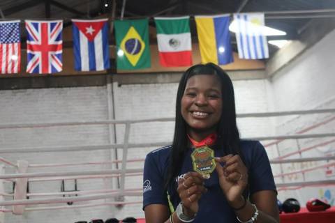 Com sonho de chegar às Olimpíadas, boxeadora se prepara para campeonatos após ganhar ouro na Romênia
