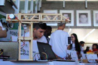 Criciúma inicia aula de robótica para mais de dois mil alunos em escolas municipais