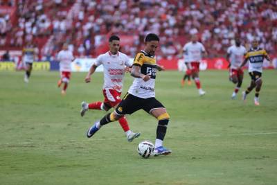 Jhonata Robert projeta jogo contra Atlético-GO e garante estar 100% recuperado