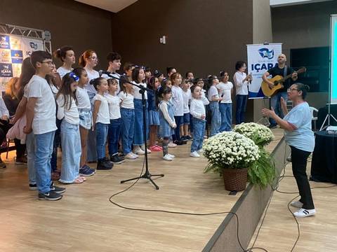 Semana da Família de Içara começa com homenagens e palestra sobre relação entre pais e filhos