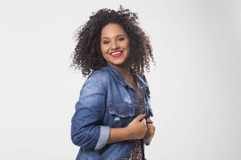 Cantora gospel Sarah Beatriz traz sucessos a Criciúma