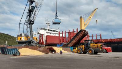 Porto de Imbituba embarca arroz a granel produzido na região