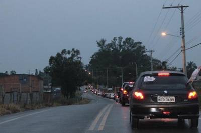 Mais de 400 veículos participam da carreata pra frente Içara