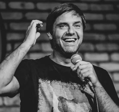 Tá Embaçado: Fábio Rabin apresenta seu novo show em Criciúma